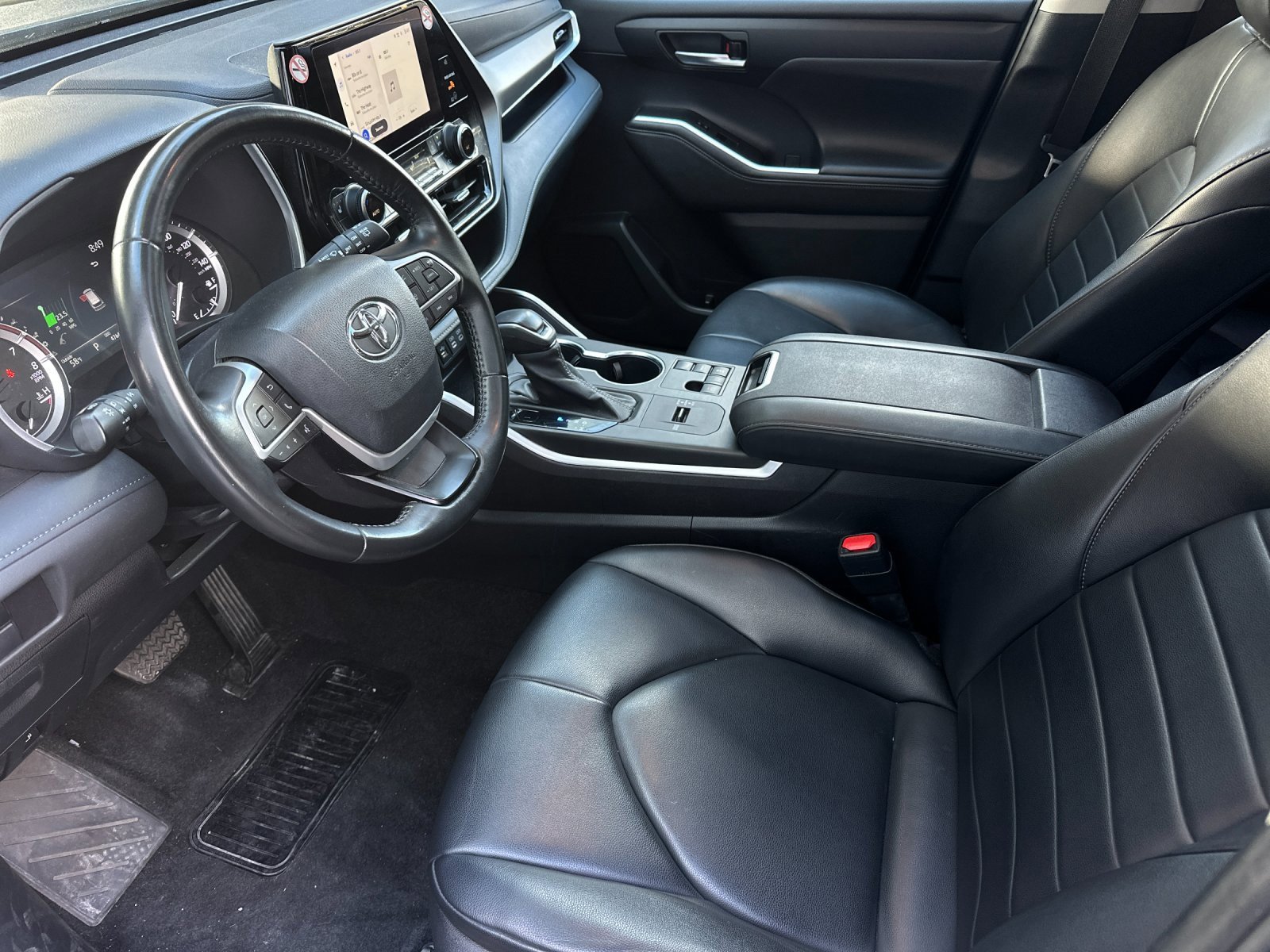 Used 2024 Toyota Highlander XLE image 9