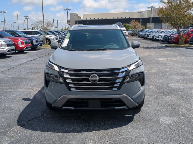 Used 2024 Nissan Rogue SL w/ SL Premium Package FWD image 3