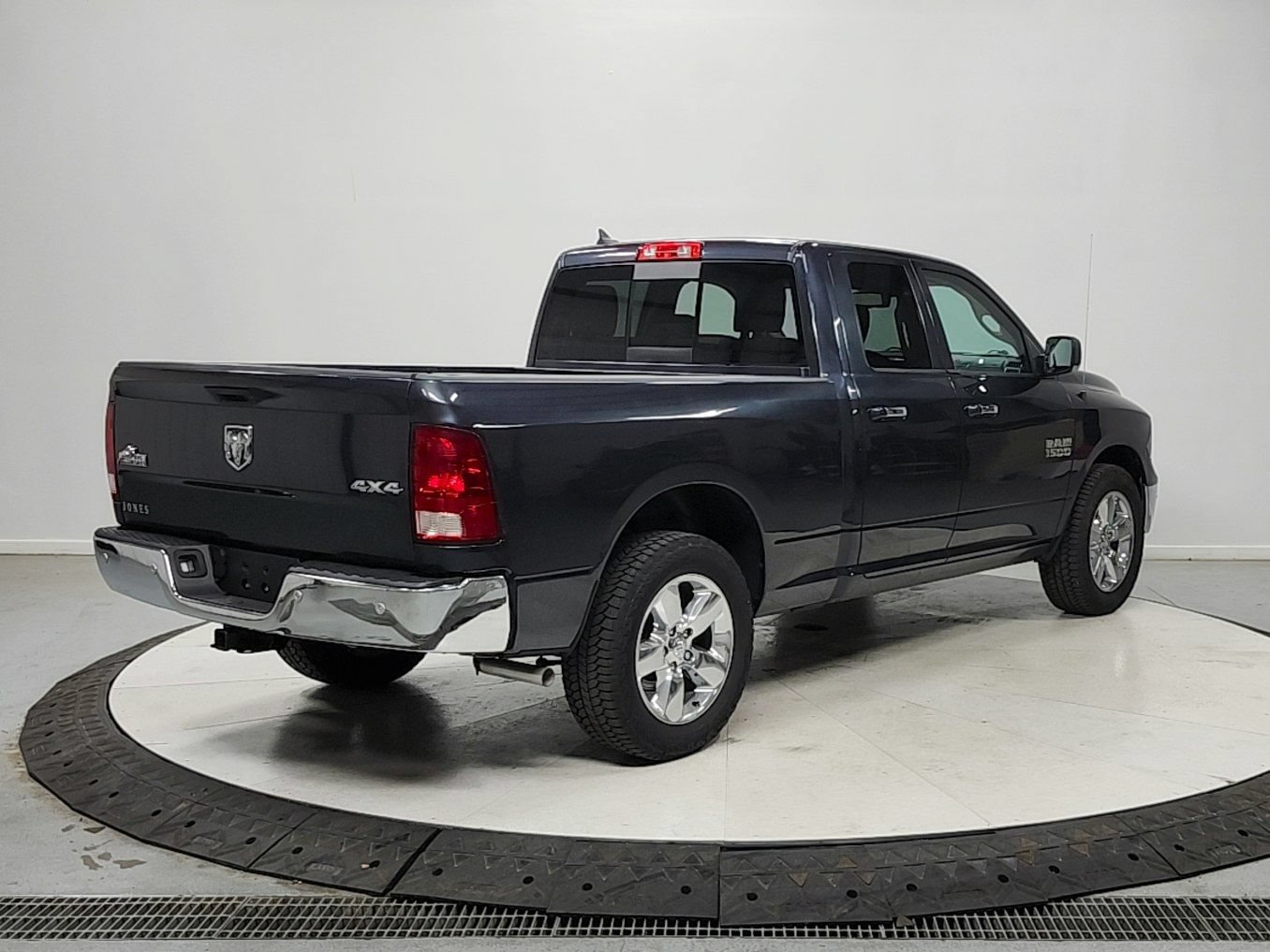 Used 2018 RAM 1500 SLT AWD/4WD image 7