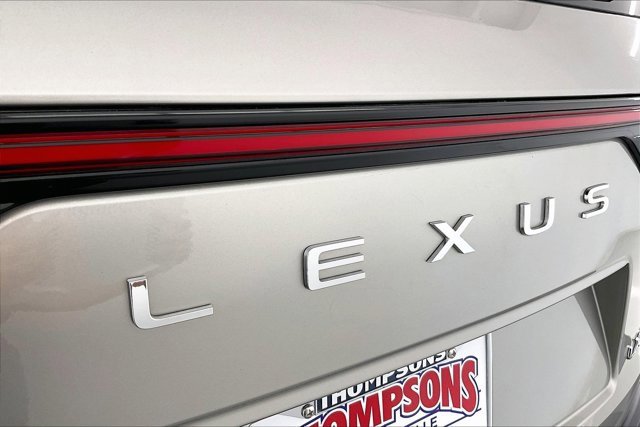 Used 2022 Lexus LX 600 4WD w/ Luxury Package image 32