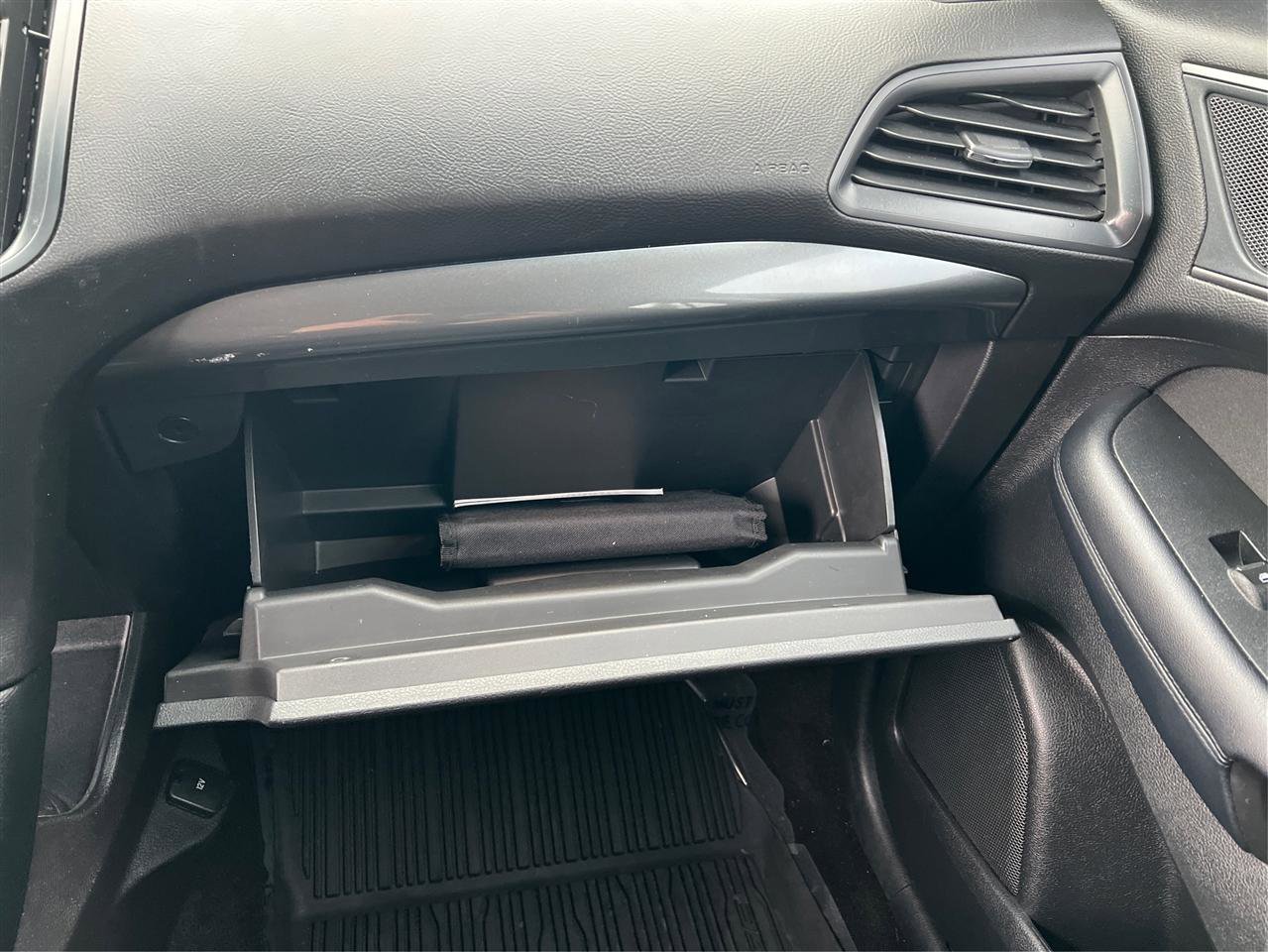 Used 2018 Ford Edge SE image 39