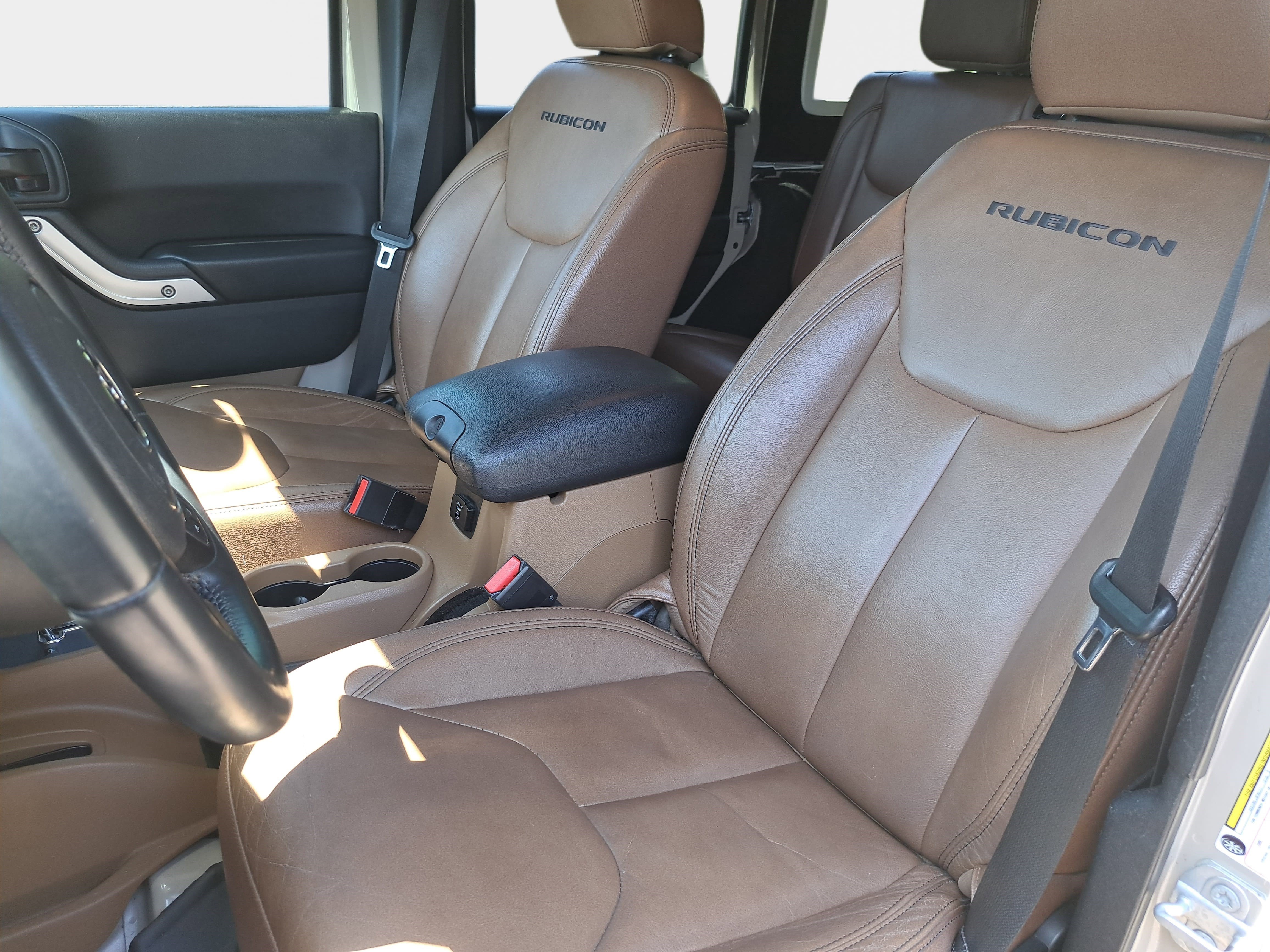 Used 2016 Jeep Wrangler Unlimited Rubicon w/ Connectivity Group image 14