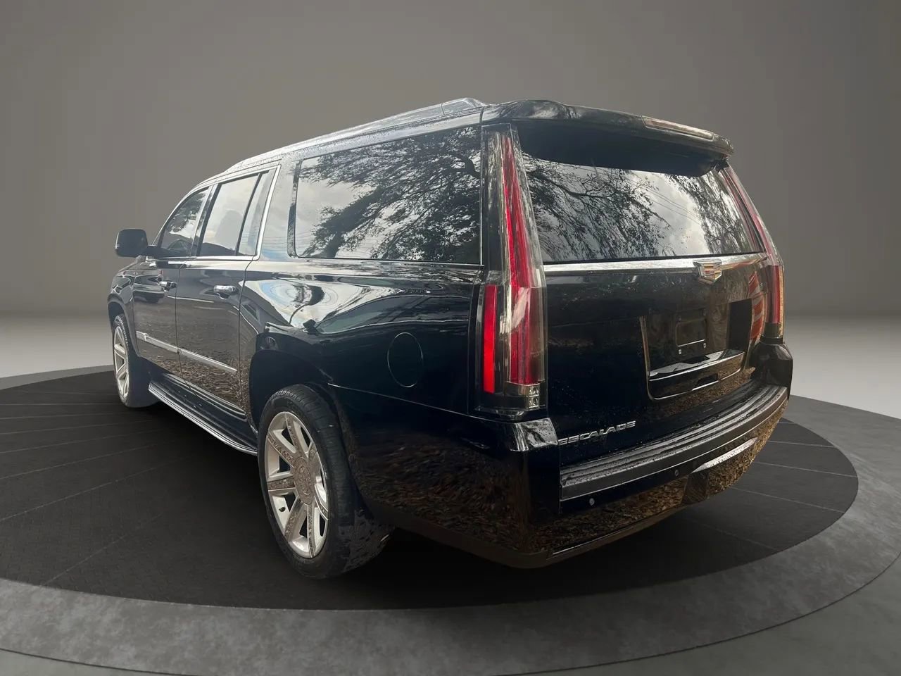 Used 2016 Cadillac Escalade ESV Luxury image 4