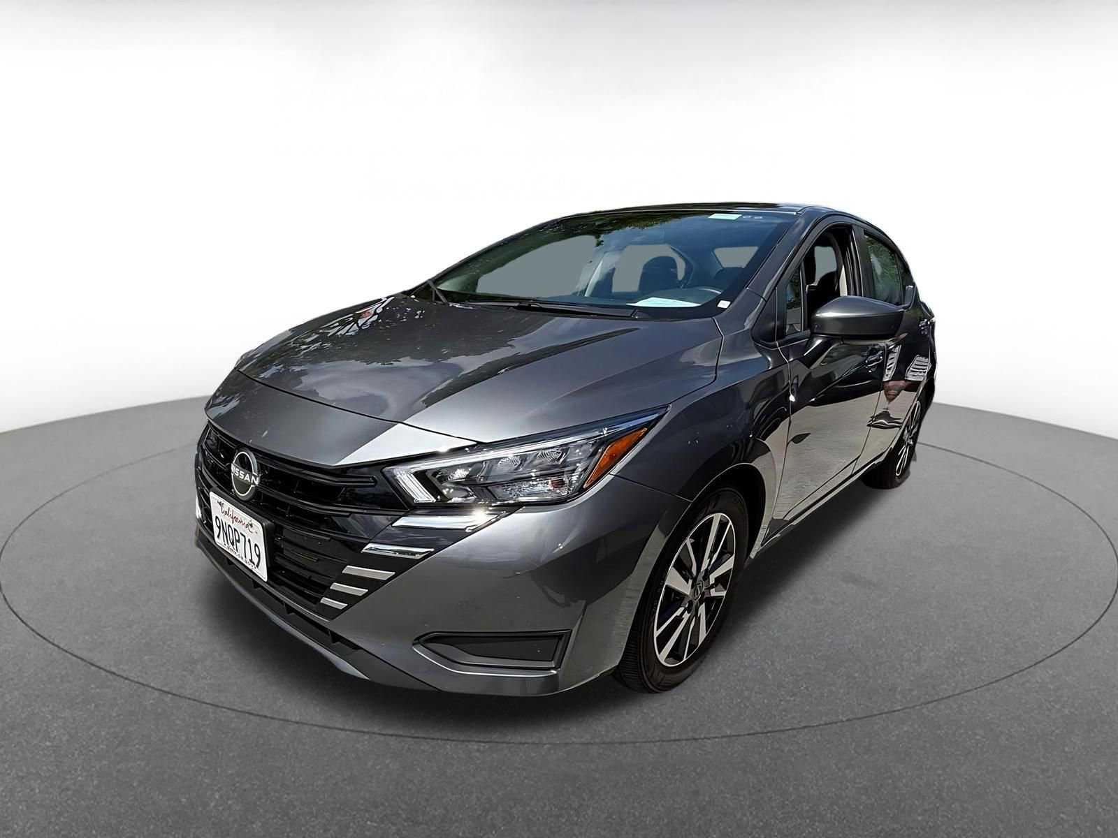 Used 2025 Nissan Versa SV FWD image 8