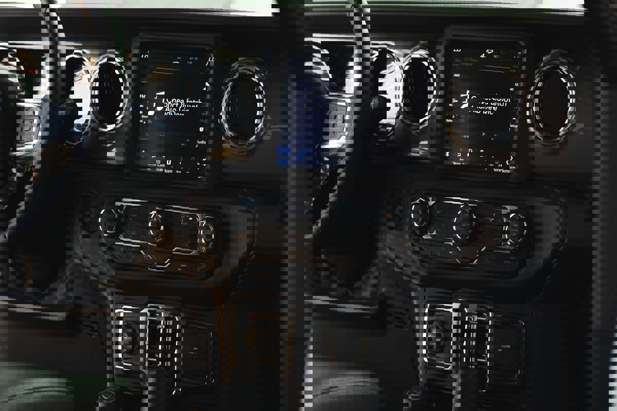 Used 2023 Jeep Gladiator Overland image 20