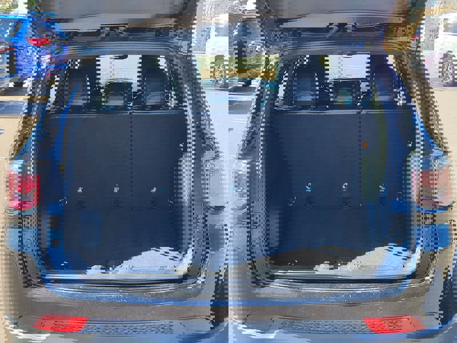 Used 2023 Jeep Compass Trailhawk w/ Sun and Sound Group AWD/4WD image 28