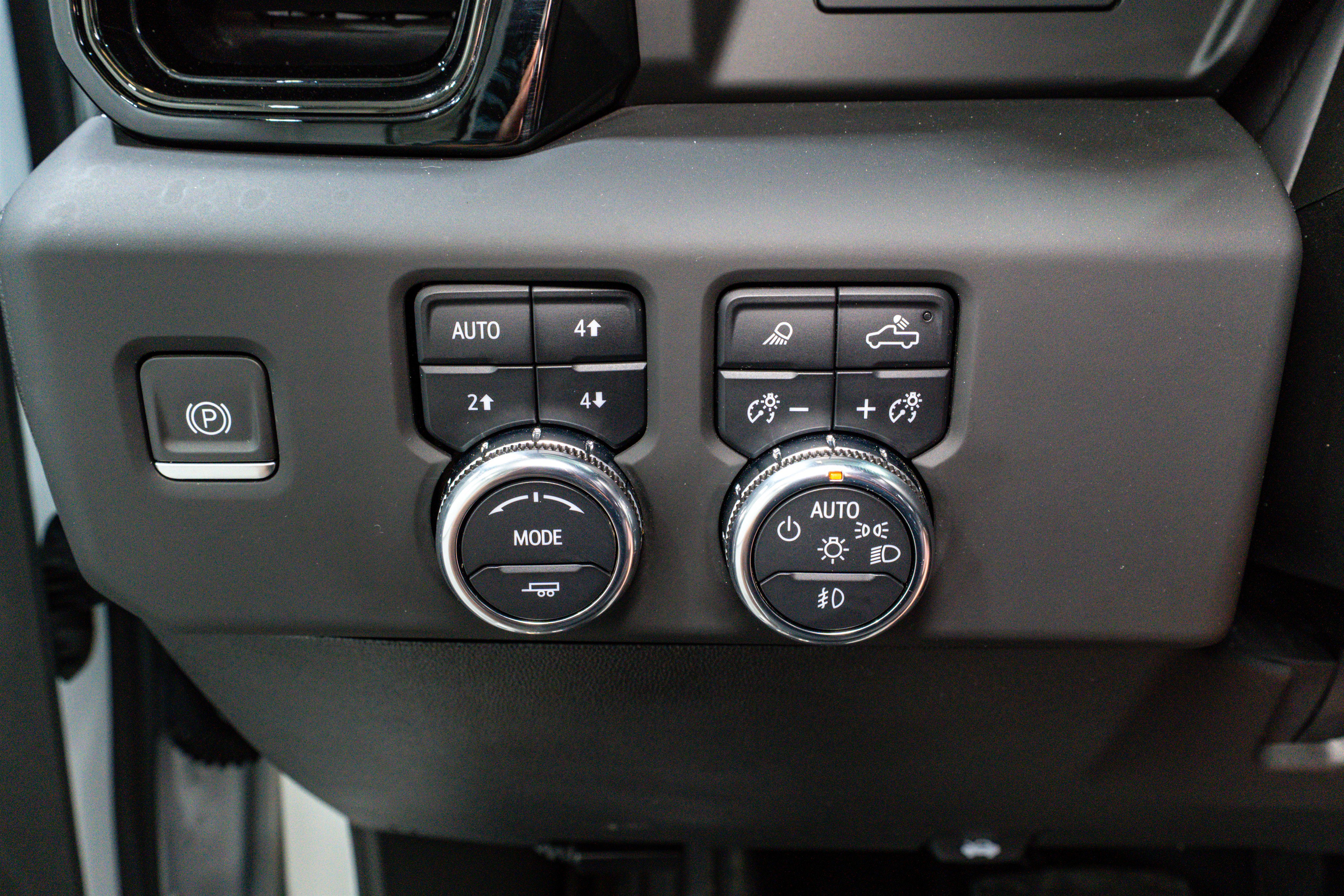 Used 2024 GMC Sierra 2500 AT4 image 34