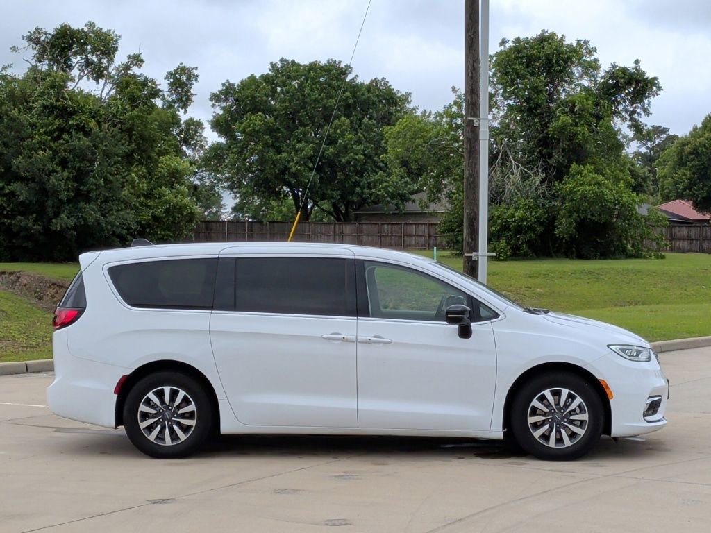 Used 2024 Chrysler Pacifica Limited FWD image 9