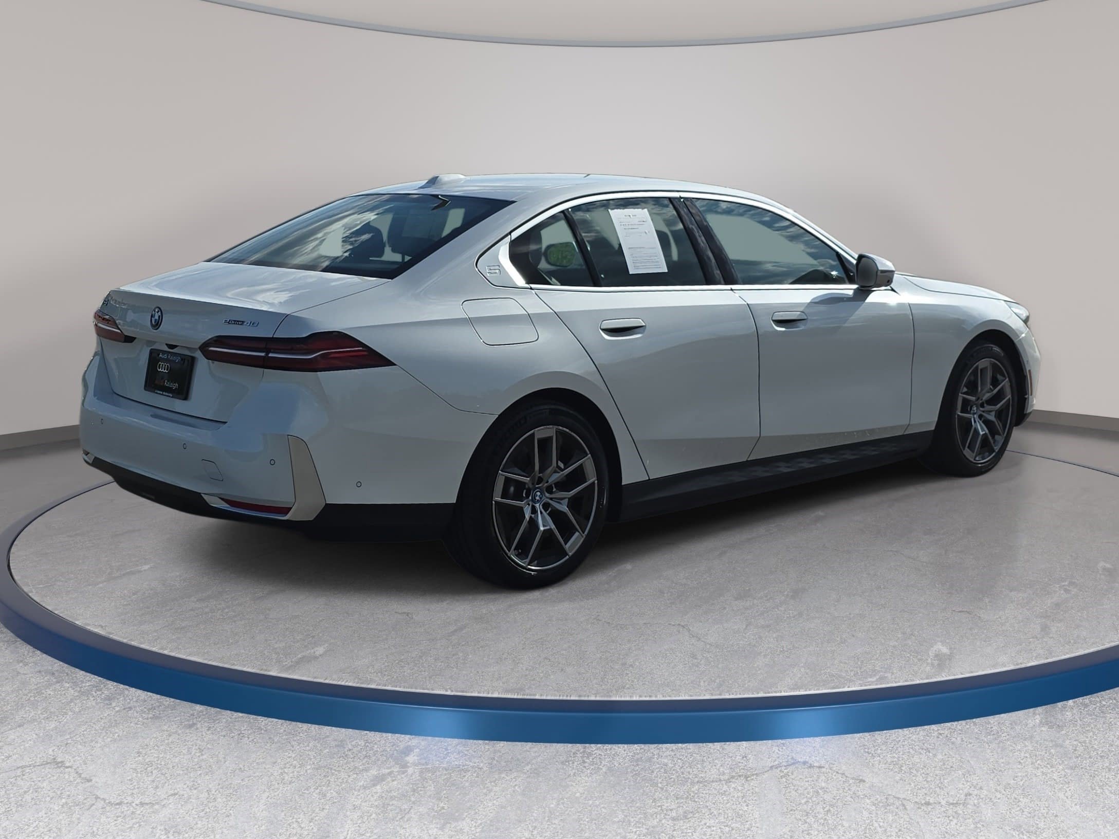Used 2024 BMW i5 eDrive40i w/ Premium Package RWD image 5