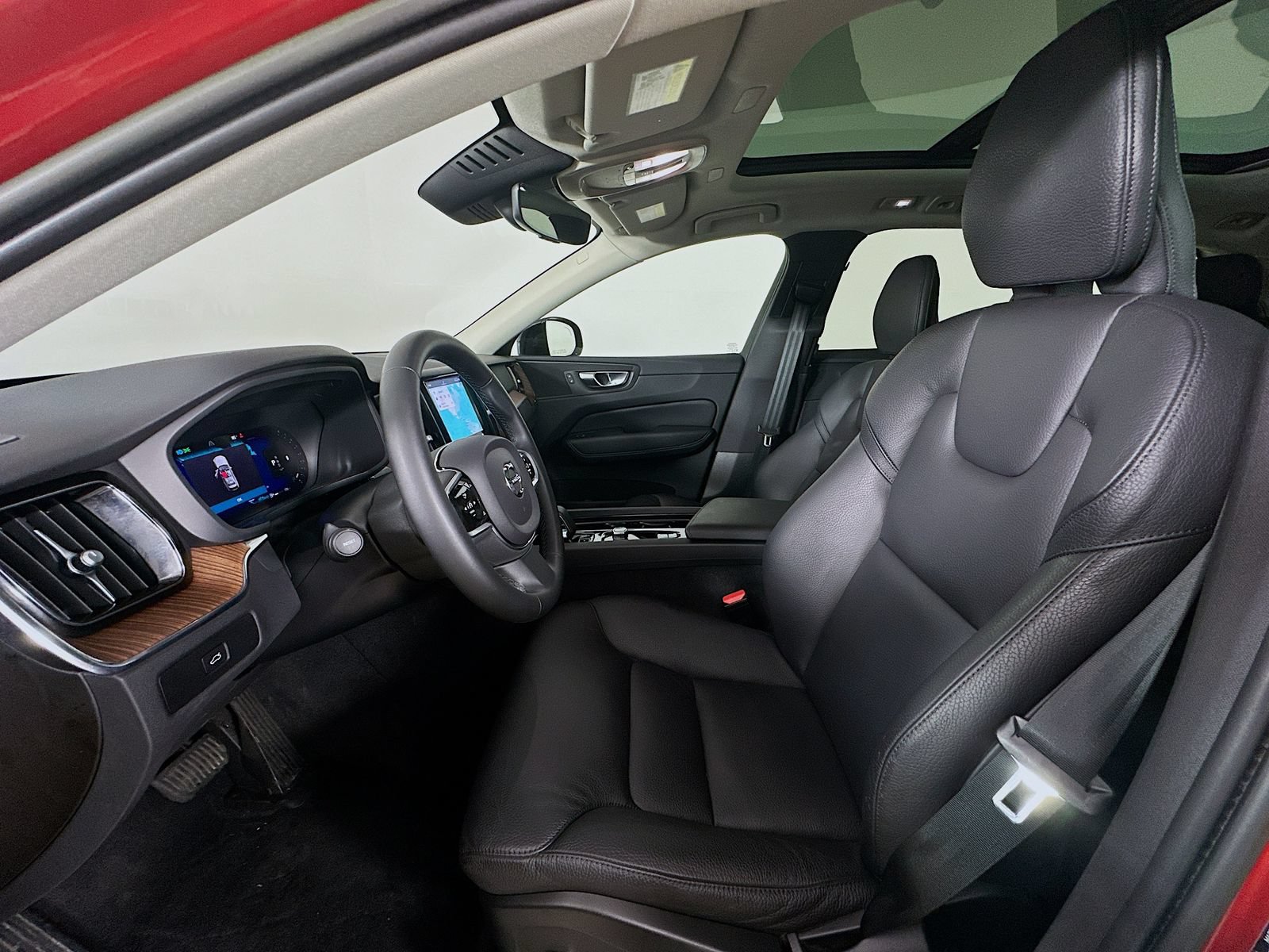 Used 2023 Volvo XC60 B5 Plus w/ Climate Package AWD/4WD image 32