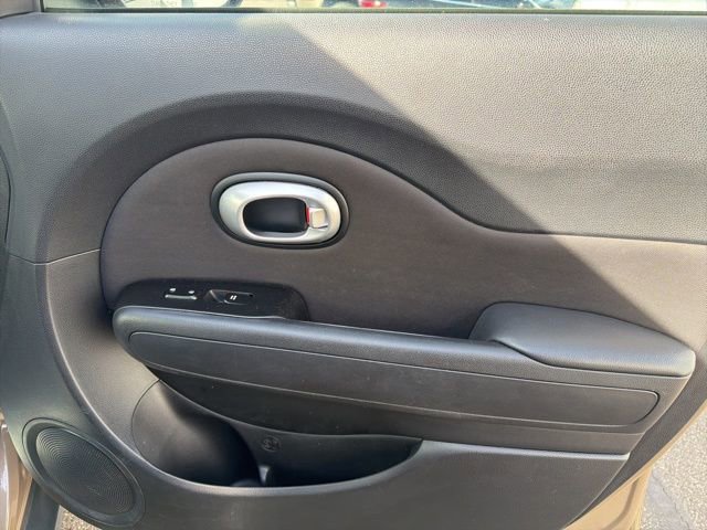 Used 2015 Kia Soul + image 30
