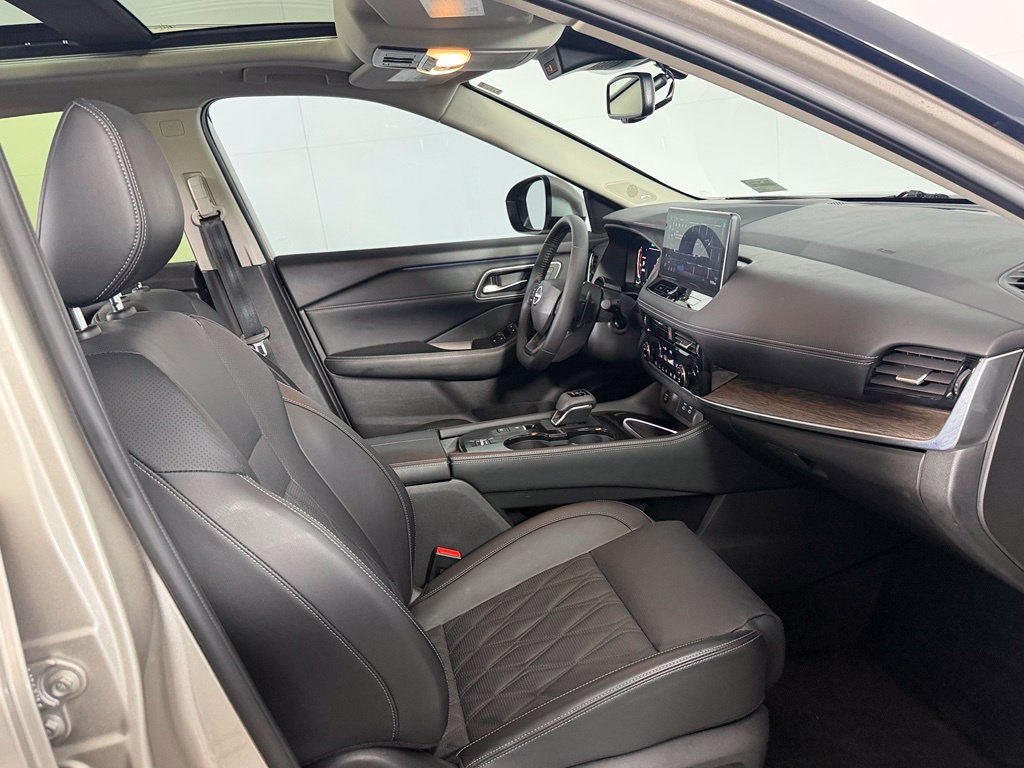 Used 2025 Nissan Rogue Platinum w/ Tech Package FWD image 33