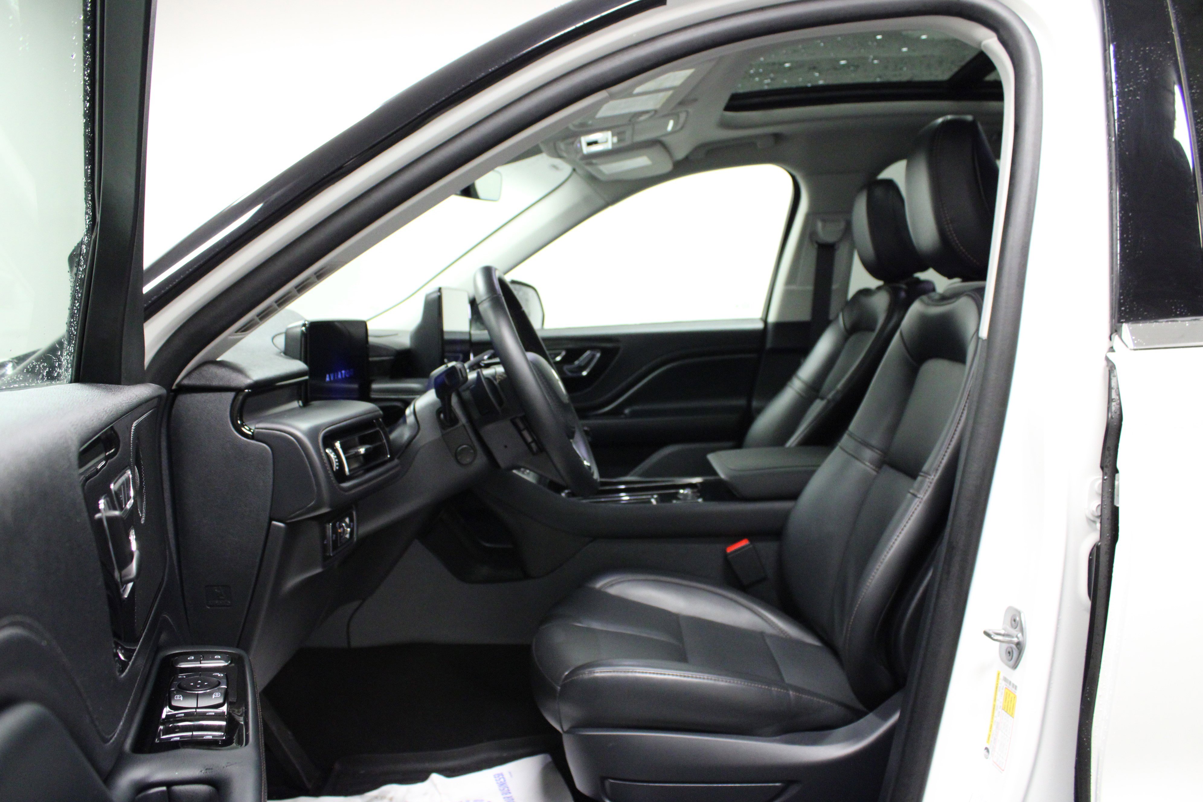 Used 2025 Lincoln Aviator AWD w/ Equipment Group 101A image 12