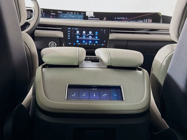 New 2026 Lincoln Navigator Premiere AWD/4WD image 29