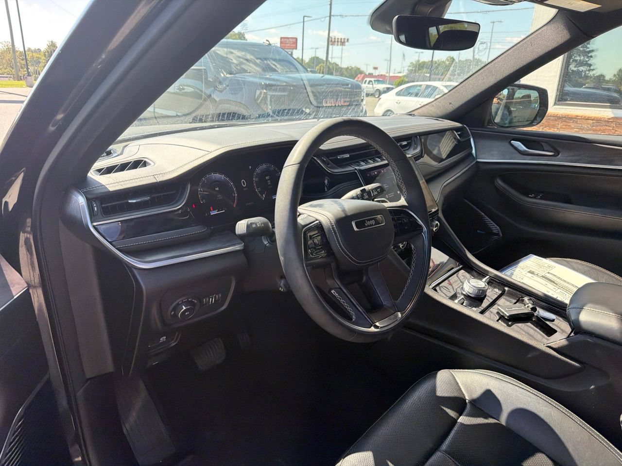 Used 2023 Jeep Grand Cherokee L Overland w/ MOPAR Finishing Package AWD/4WD image 4