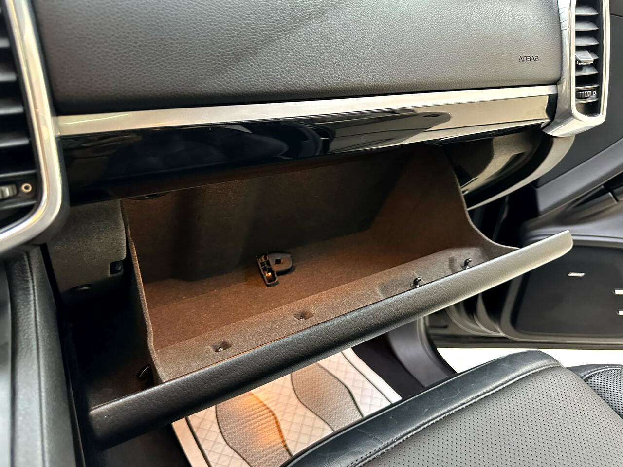 Used 2014 Porsche Cayenne S image 29