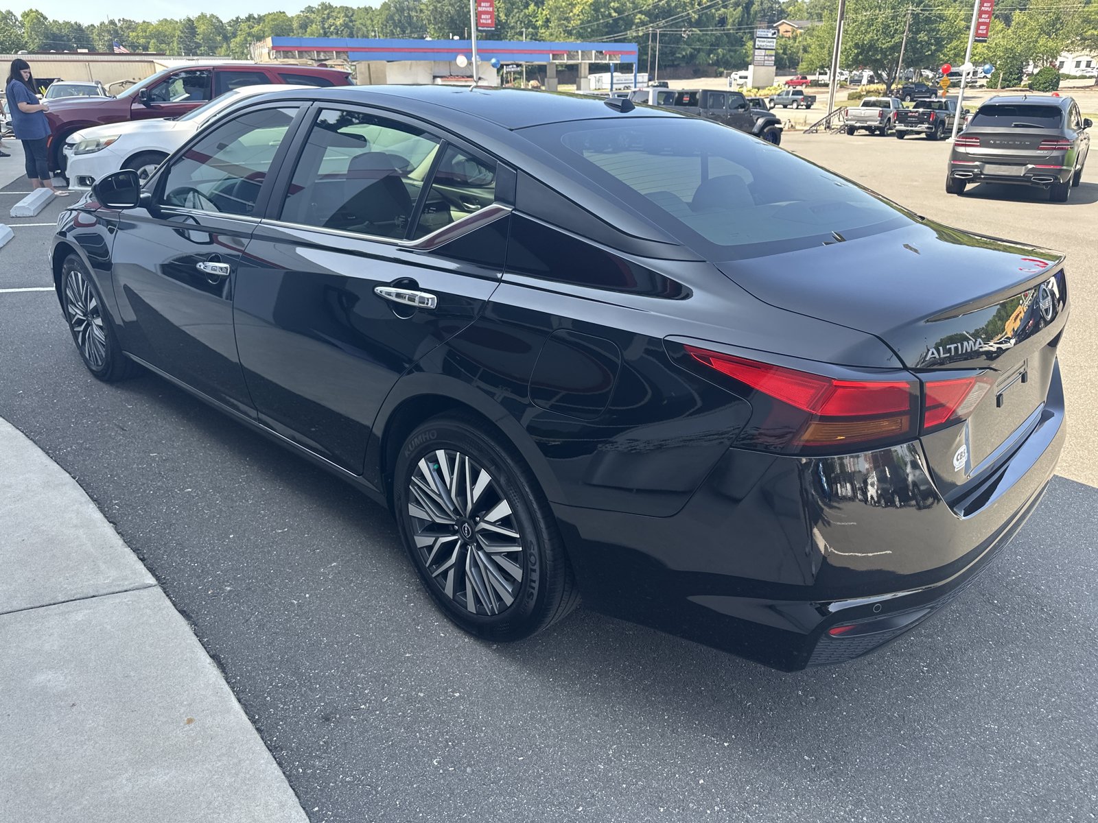 Used 2025 Nissan Altima 2.5 SV FWD image 6