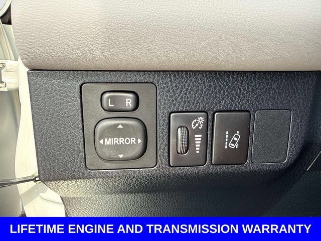 Used 2018 Toyota RAV4 Limited FWD image 32