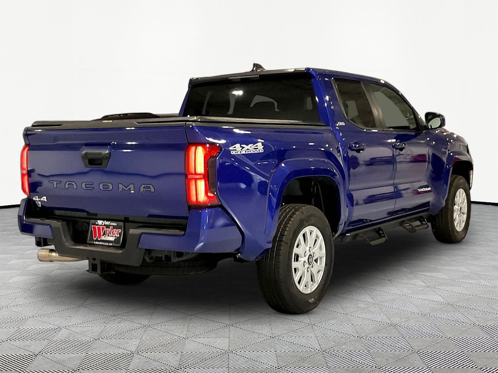 Used 2025 Toyota Tacoma SR5 AWD/4WD image 6