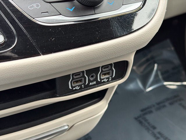 Certified 2023 Chrysler Voyager LX FWD image 24