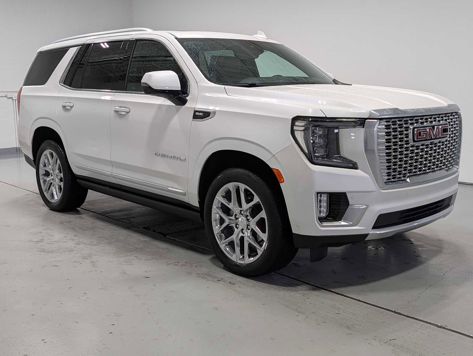 Used 2024 GMC Yukon Denali w/ Advanced Technology Package image 7