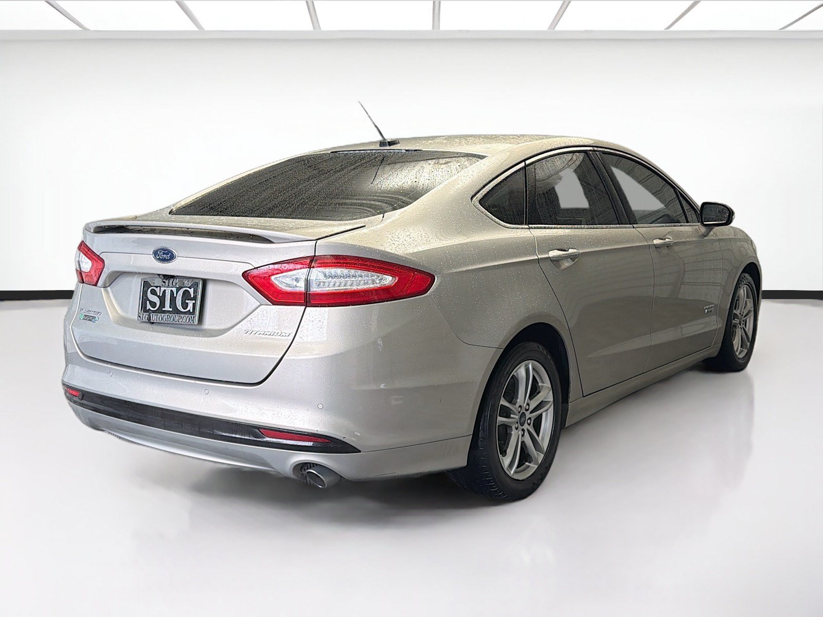 Used 2016 Ford Fusion Energi Titanium FWD image 4