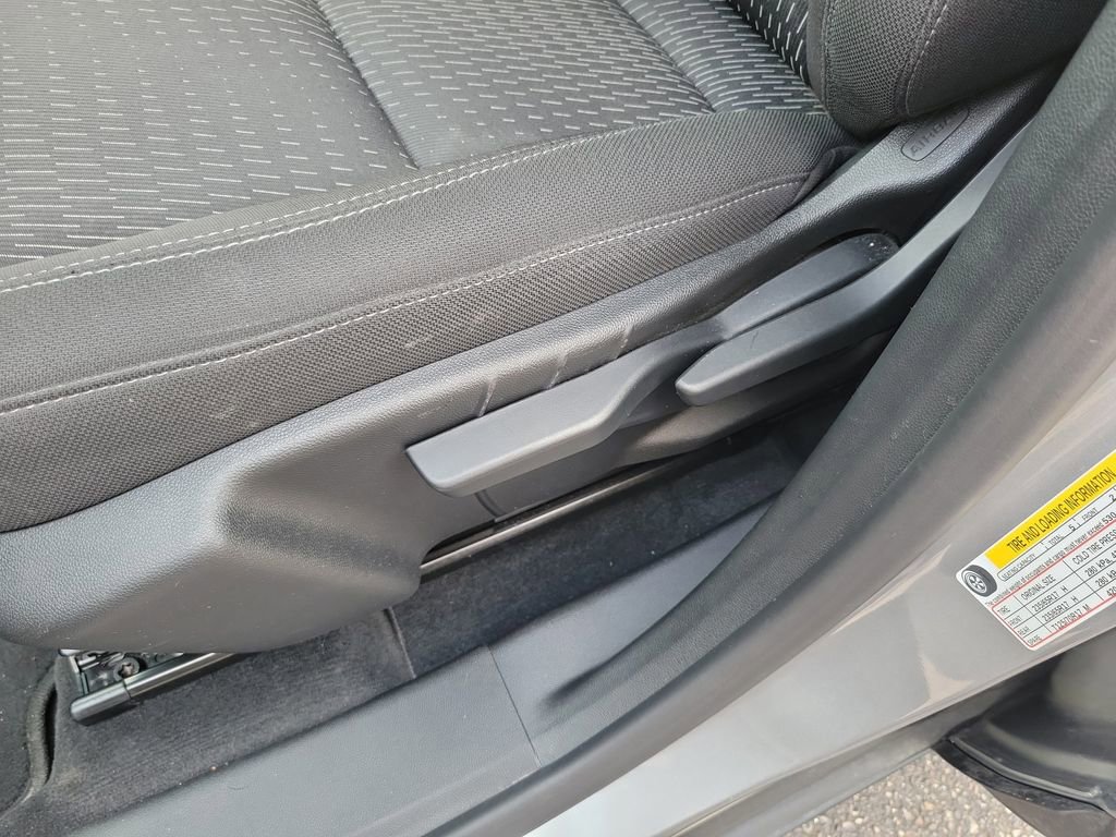 Used 2025 Chevrolet Equinox LT FWD image 19