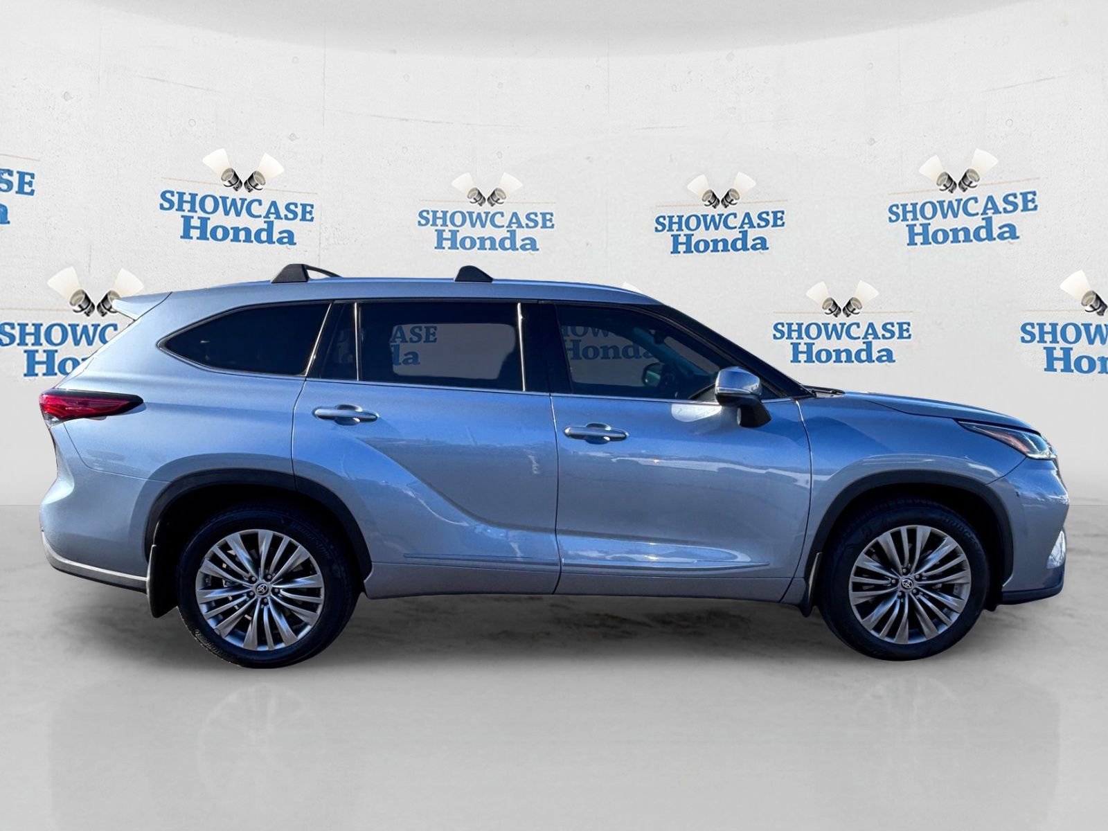 Used 2021 Toyota Highlander Platinum AWD/4WD image 9
