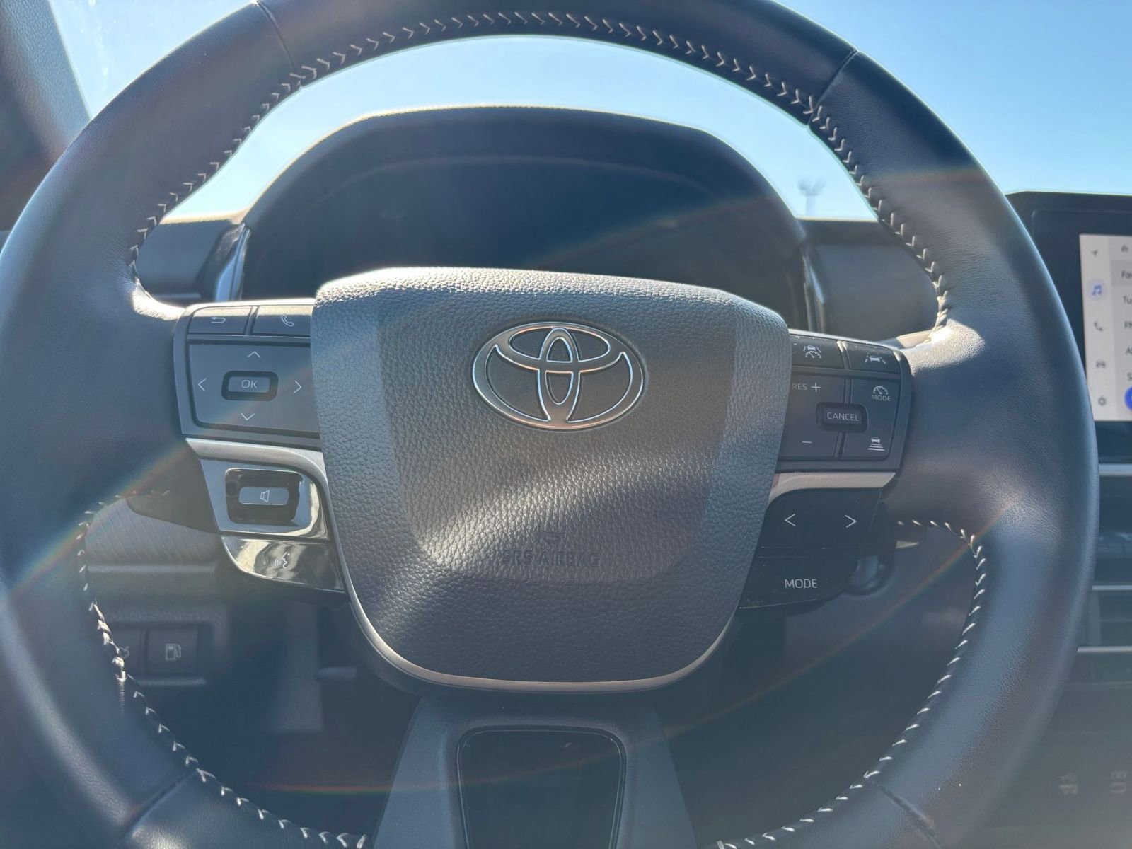 Used 2025 Toyota Camry SE FWD image 28