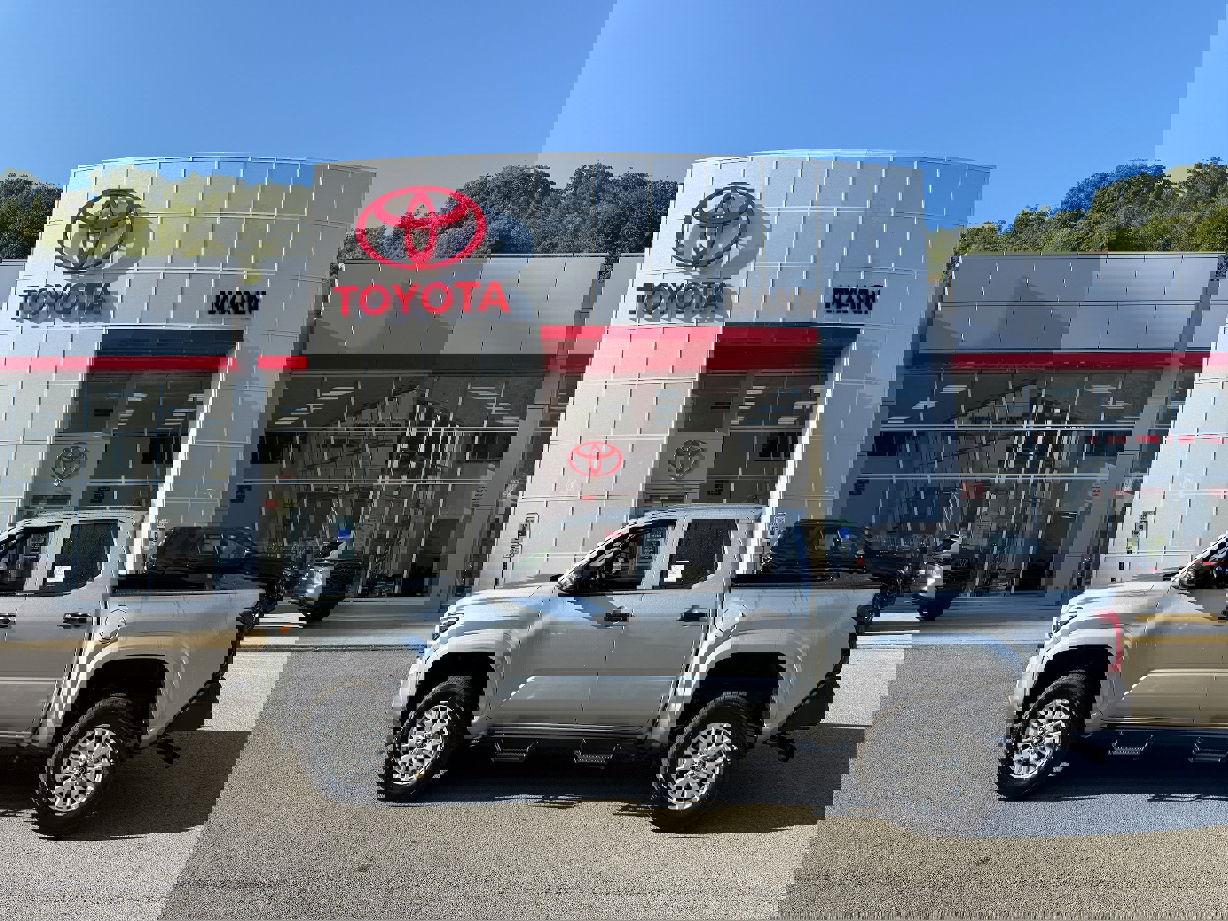 New 2025 Toyota Tacoma SR