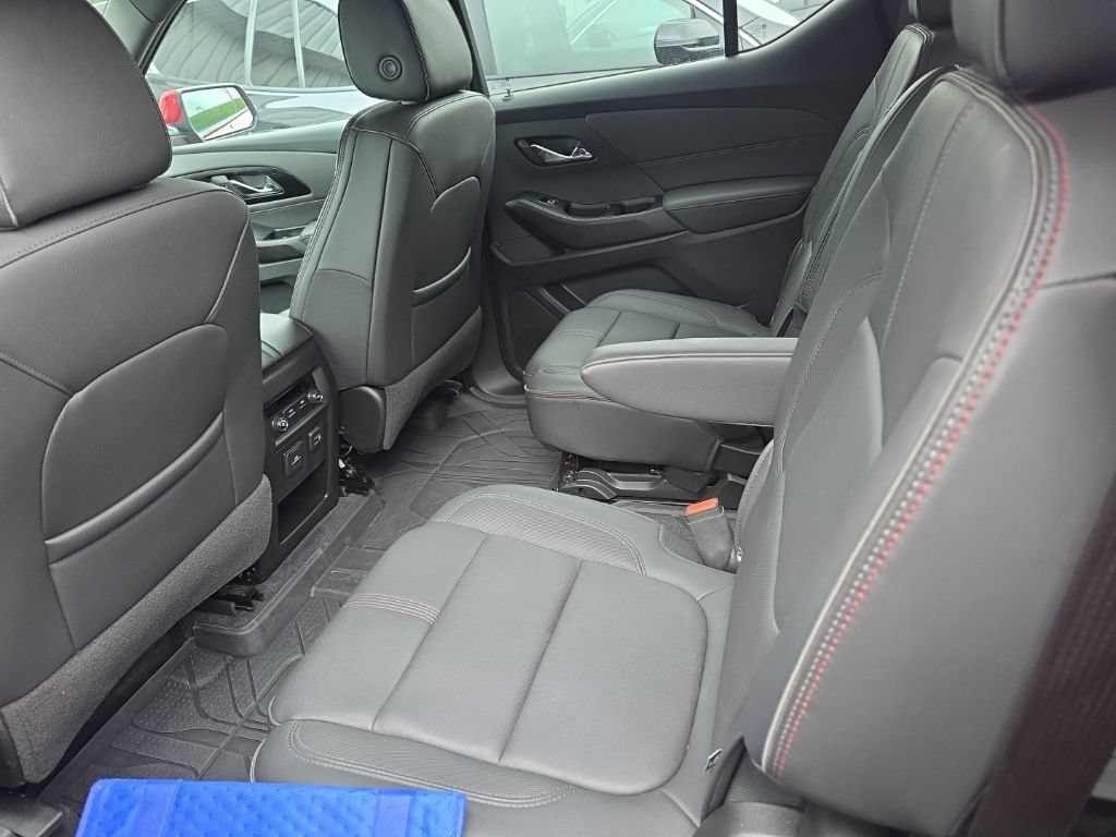 Used 2023 Chevrolet Traverse RS FWD image 11