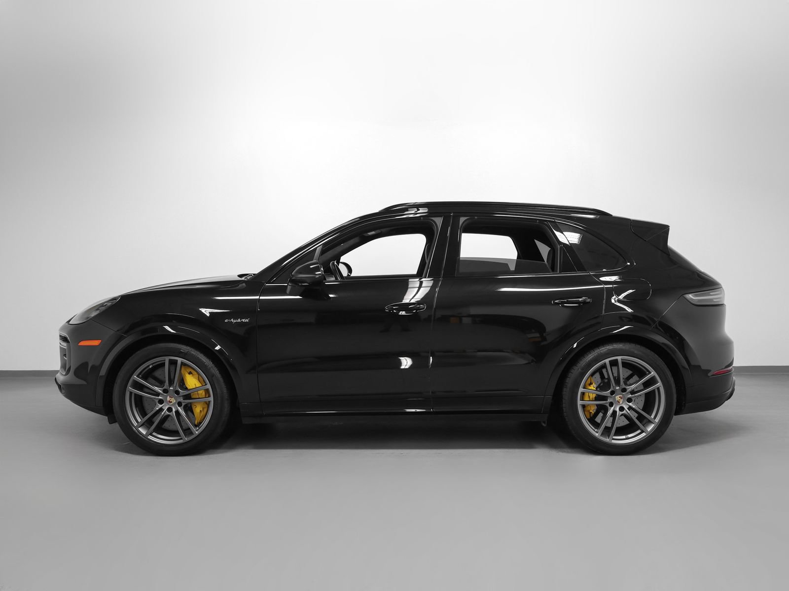 Certified 2023 Porsche Cayenne Turbo S AWD/4WD image 2