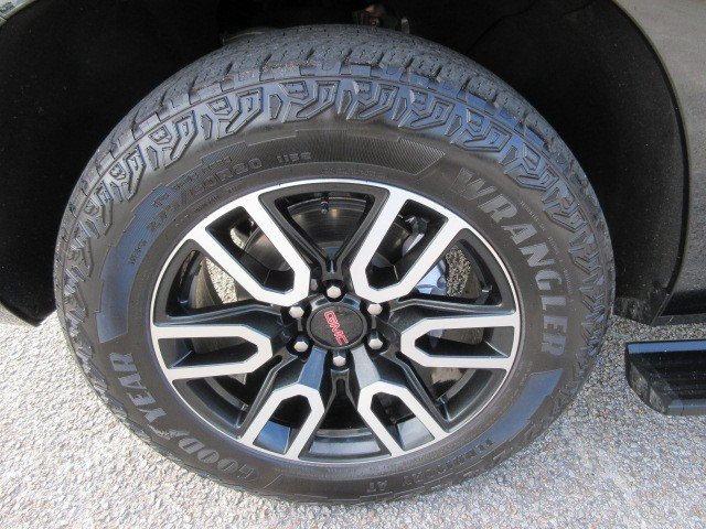 Used 2023 GMC Yukon XL AT4 w/ AT4 Premium Package image 12