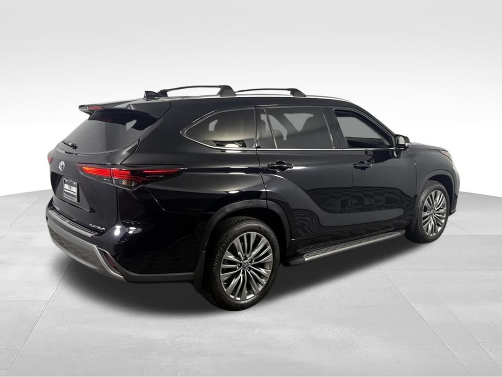Used 2024 Toyota Highlander Platinum FWD image 4
