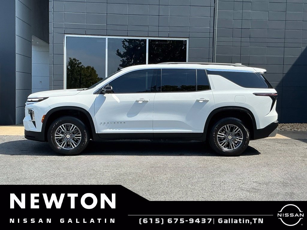 Used 2024 Chevrolet Traverse LT FWD image 3