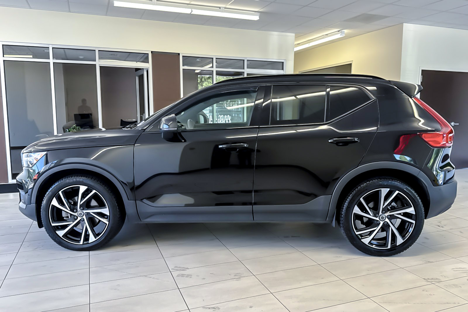Used 2022 Volvo XC40 T5 R-Design w/ Advanced Package AWD/4WD image 7