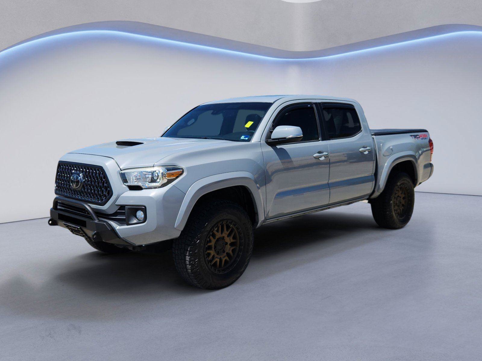 Used 2018 Toyota Tacoma TRD Sport AWD/4WD image 7