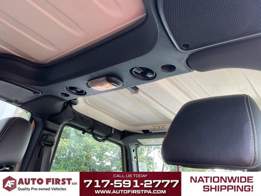 Used 2017 Jeep Wrangler Unlimited Rubicon w/ Connectivity Group AWD/4WD image 17