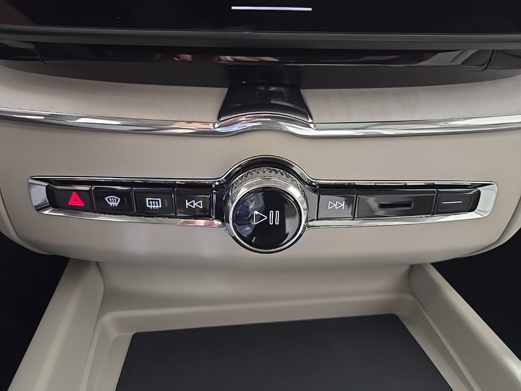 New 2026 Volvo XC60 T8 Ultra w/ Protection Package Premier AWD/4WD image 15