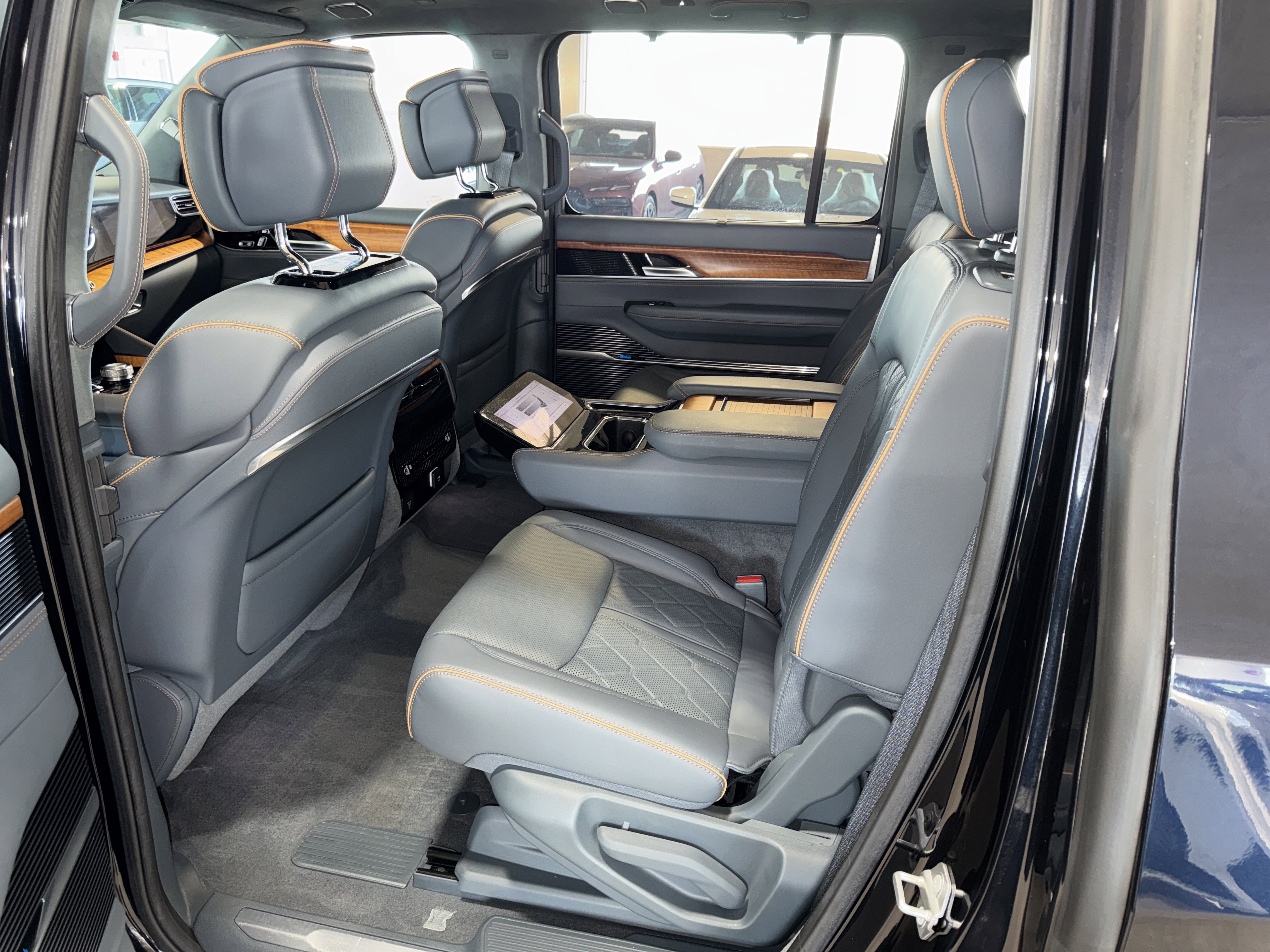 Used 2023 Jeep Grand Wagoneer Series III image 17