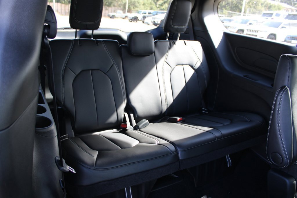 New 2026 Chrysler Pacifica Select w/ S Appearance Package image 31