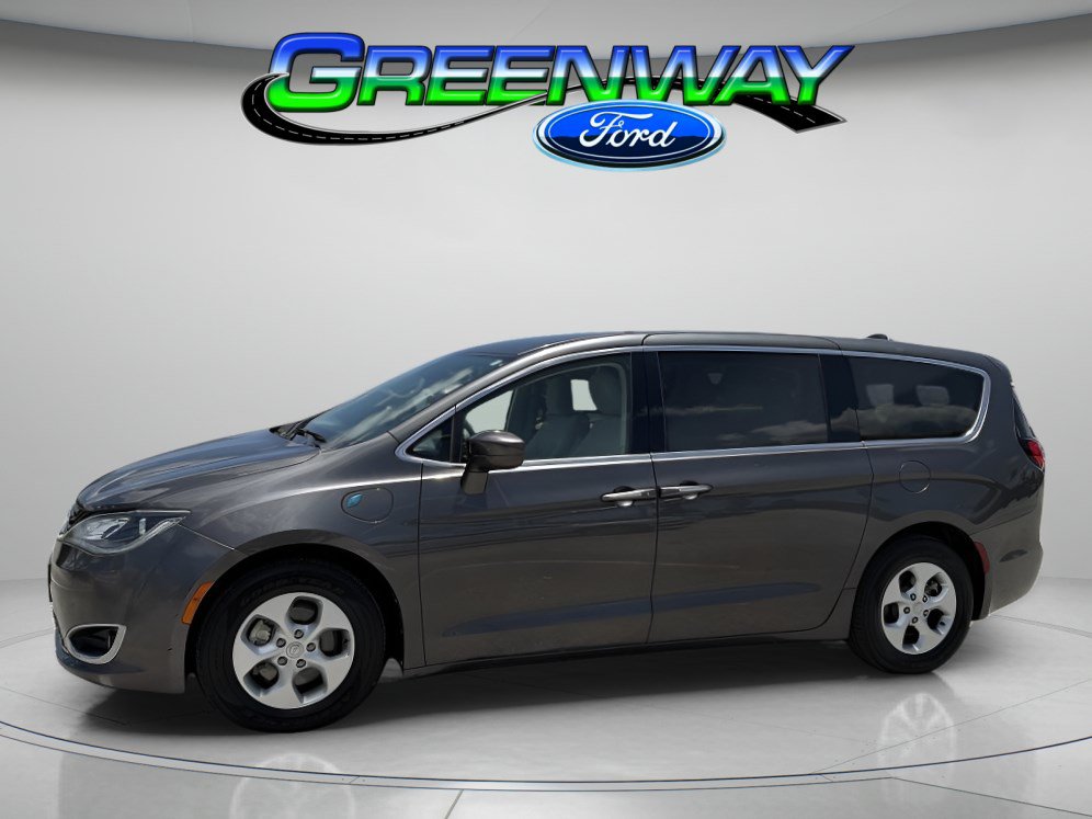Used 2017 Chrysler Pacifica Touring Plus FWD video 1
