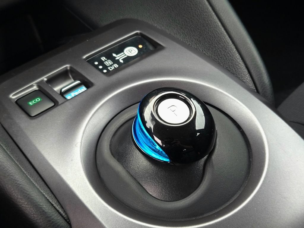 Used 2025 Nissan Leaf S FWD image 27
