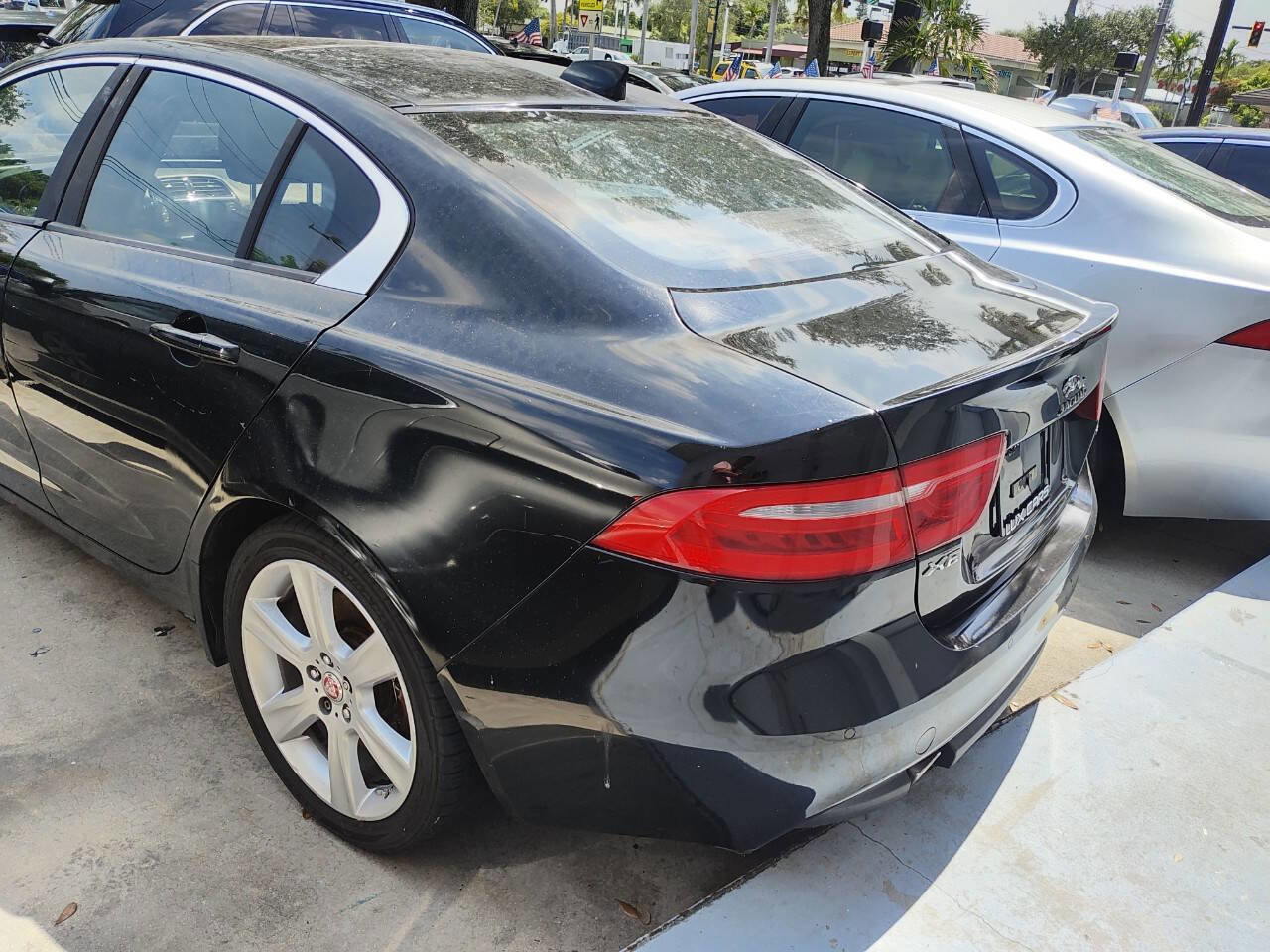 Used 2017 Jaguar XE Premium image 12