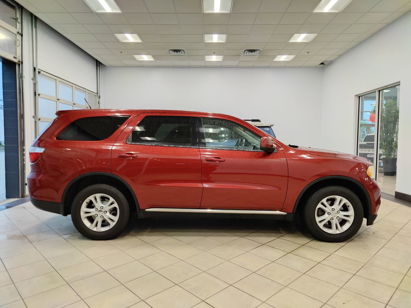 Used 2013 Dodge Durango SXT w/ Trailer Tow Group IV AWD/4WD image 2