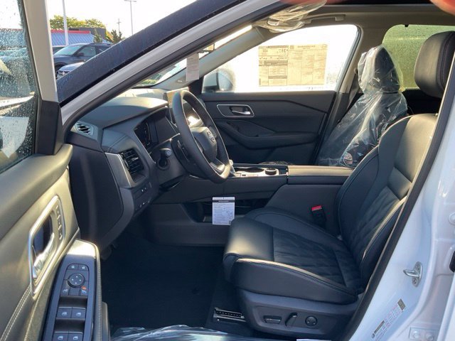 New 2026 Nissan Rogue Platinum AWD/4WD image 13