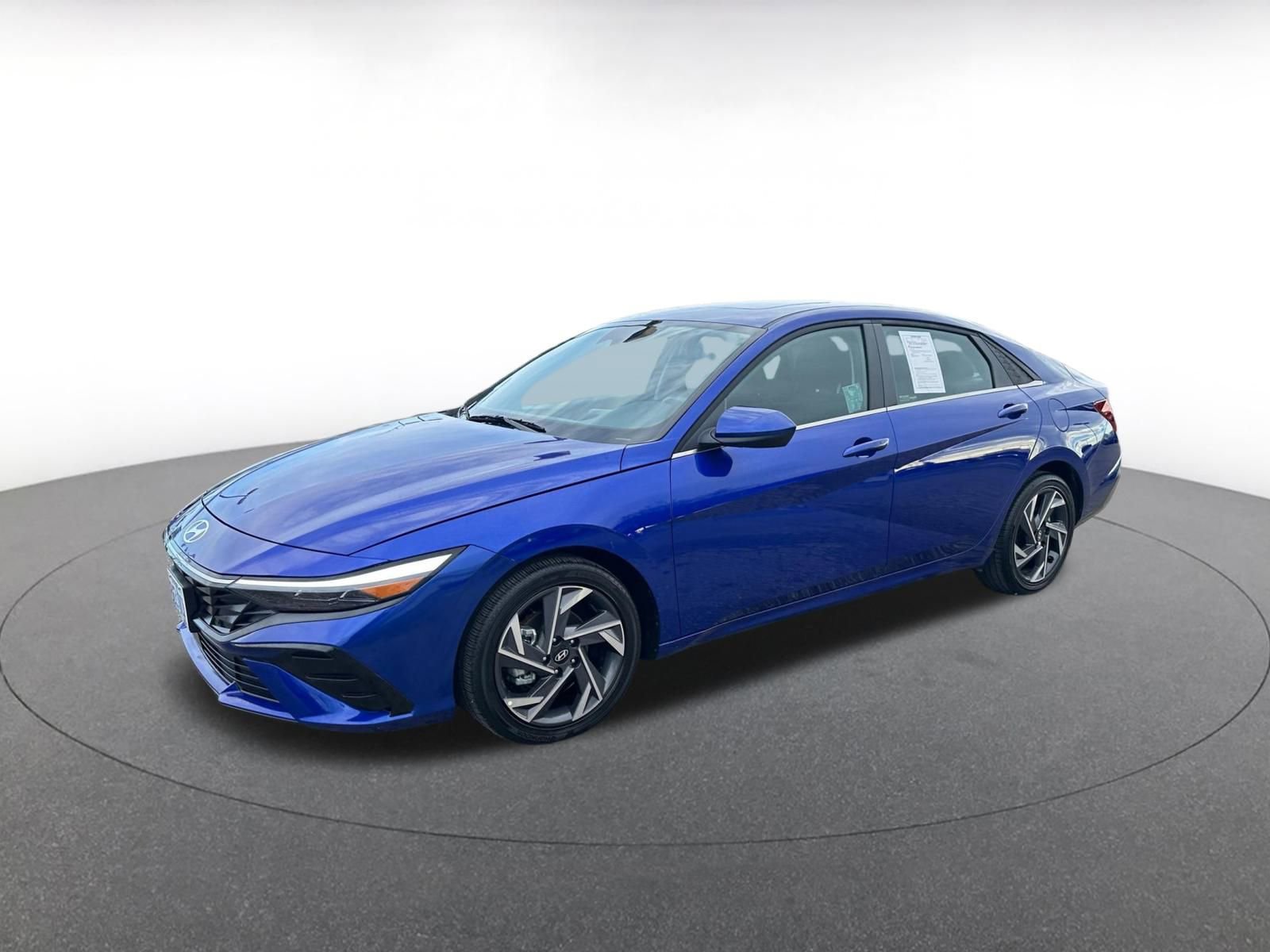 Used 2025 Hyundai Elantra SEL image 4