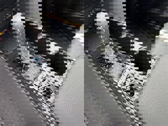 Used 2025 Toyota Camry SE w/ Convenience Package image 20