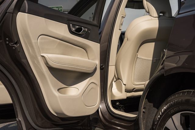 Used 2023 Volvo XC60 T8 Plus image 34