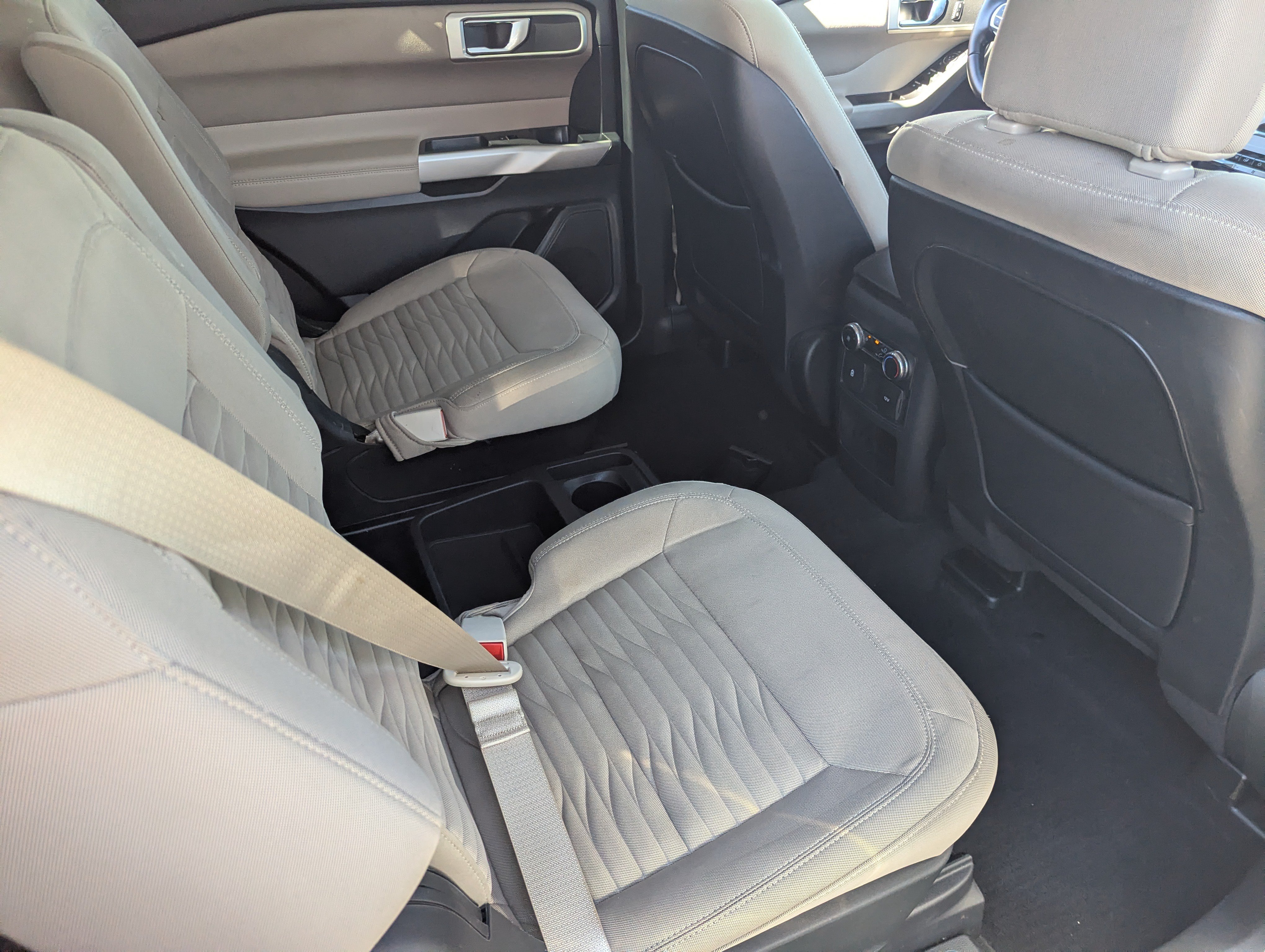 Used 2020 Ford Explorer XLT RWD image 13